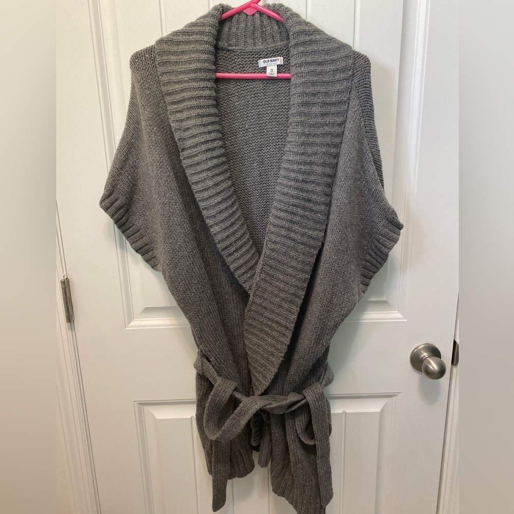 Old Navy wrap sweater with tie. Size 2XL. Grey. Short sleeve. Deep V.